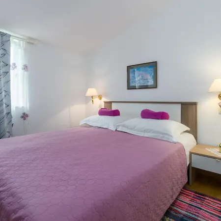 Apartment Nena - Prc427 By Interhome
