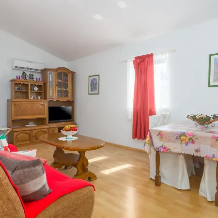 Appartamento Nena-3 By Interhome